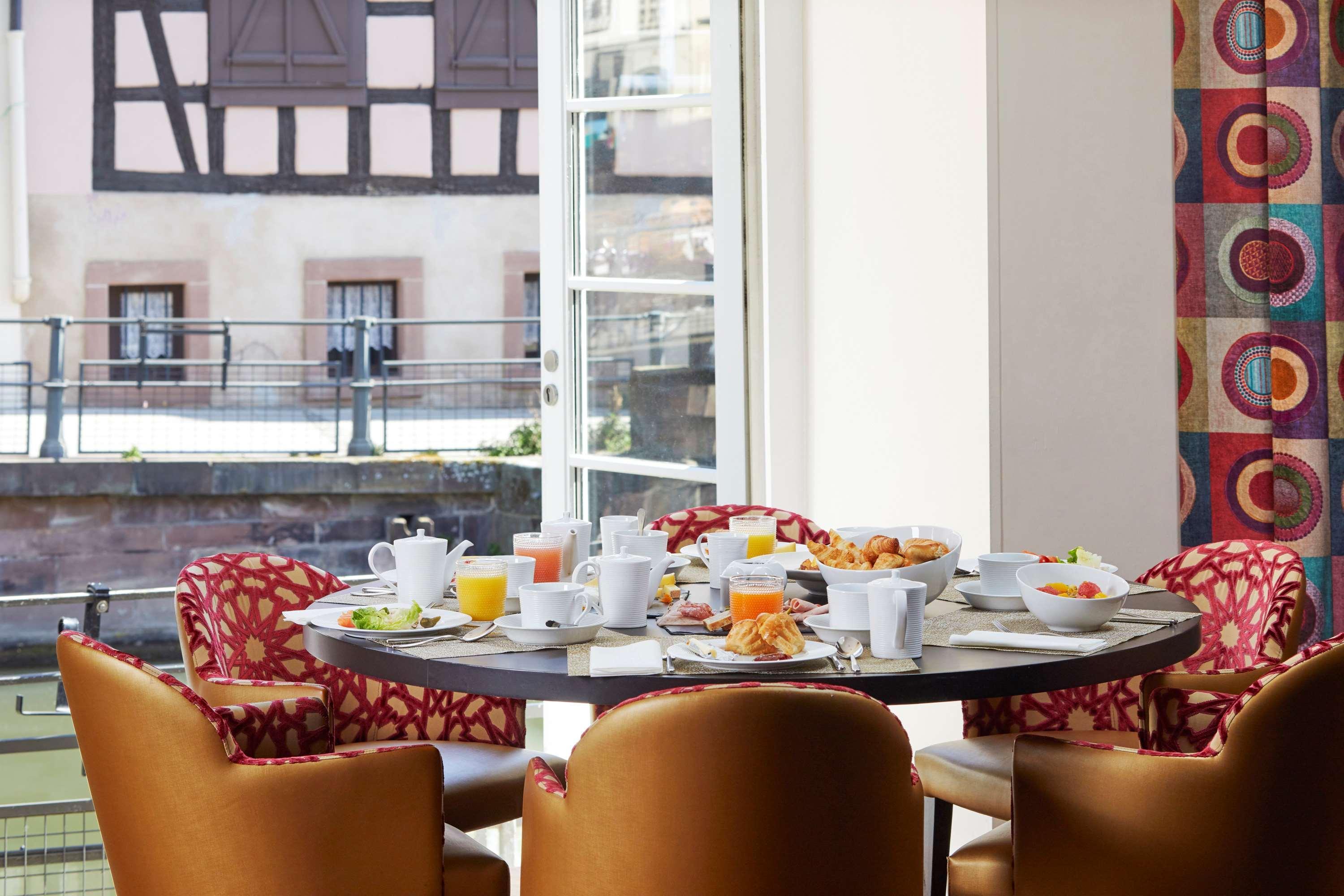 Hotel & Spa Regent Petite France Strasbourg Ngoại thất bức ảnh Breakfast at the Hotel