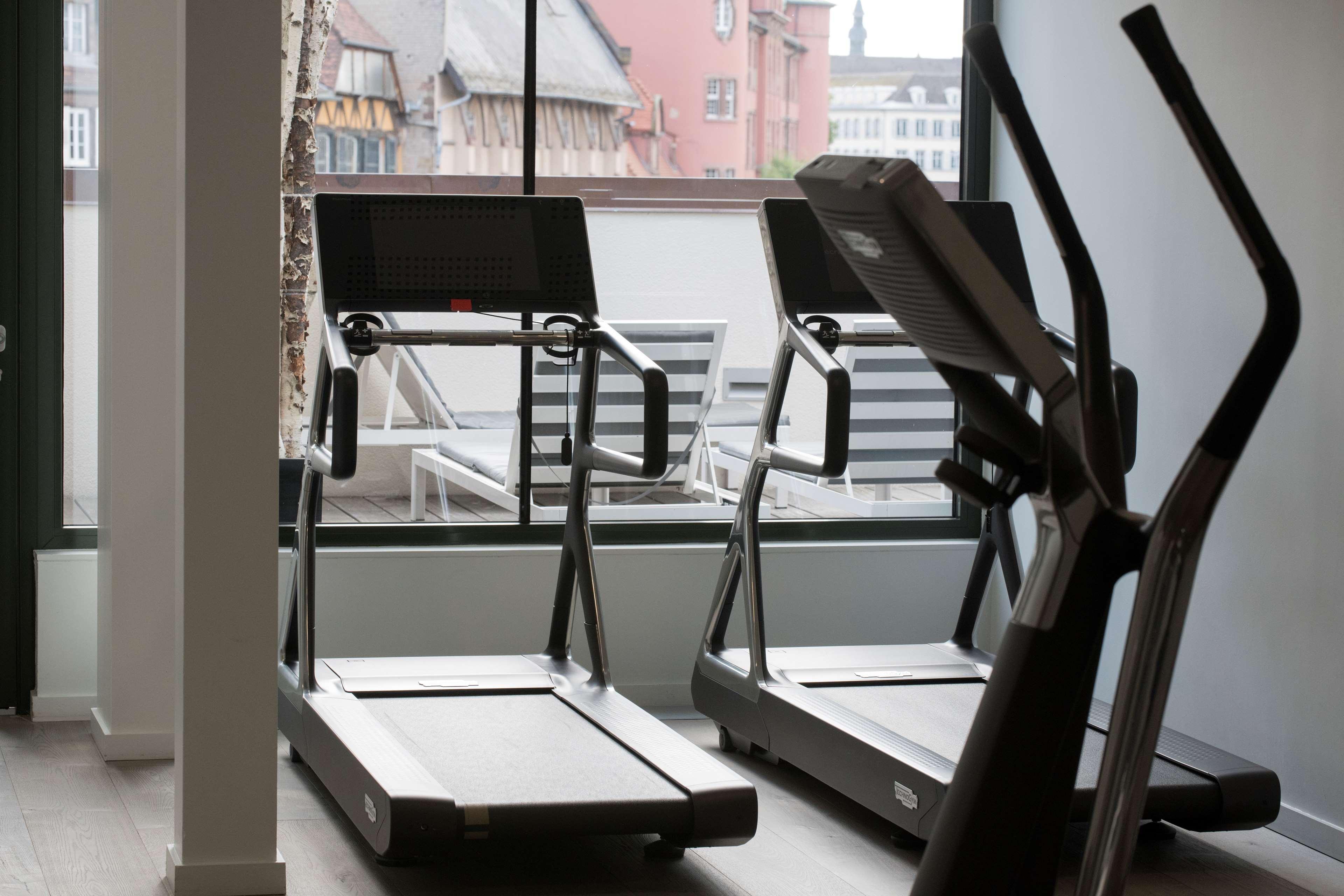Hotel & Spa Regent Petite France Strasbourg Ngoại thất bức ảnh Two treadmills