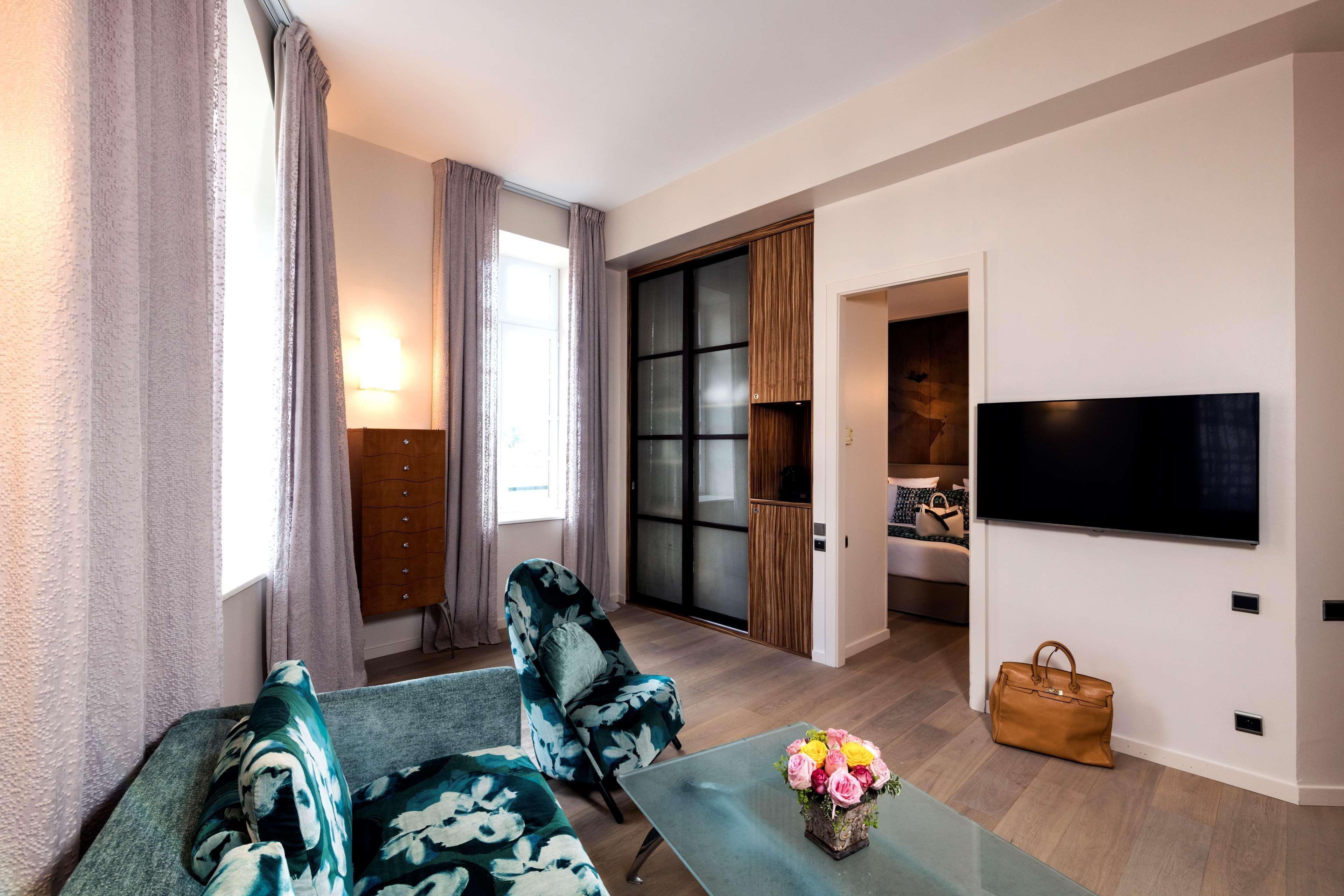 Hotel & Spa Regent Petite France Strasbourg Ngoại thất bức ảnh A suite at the Hotel