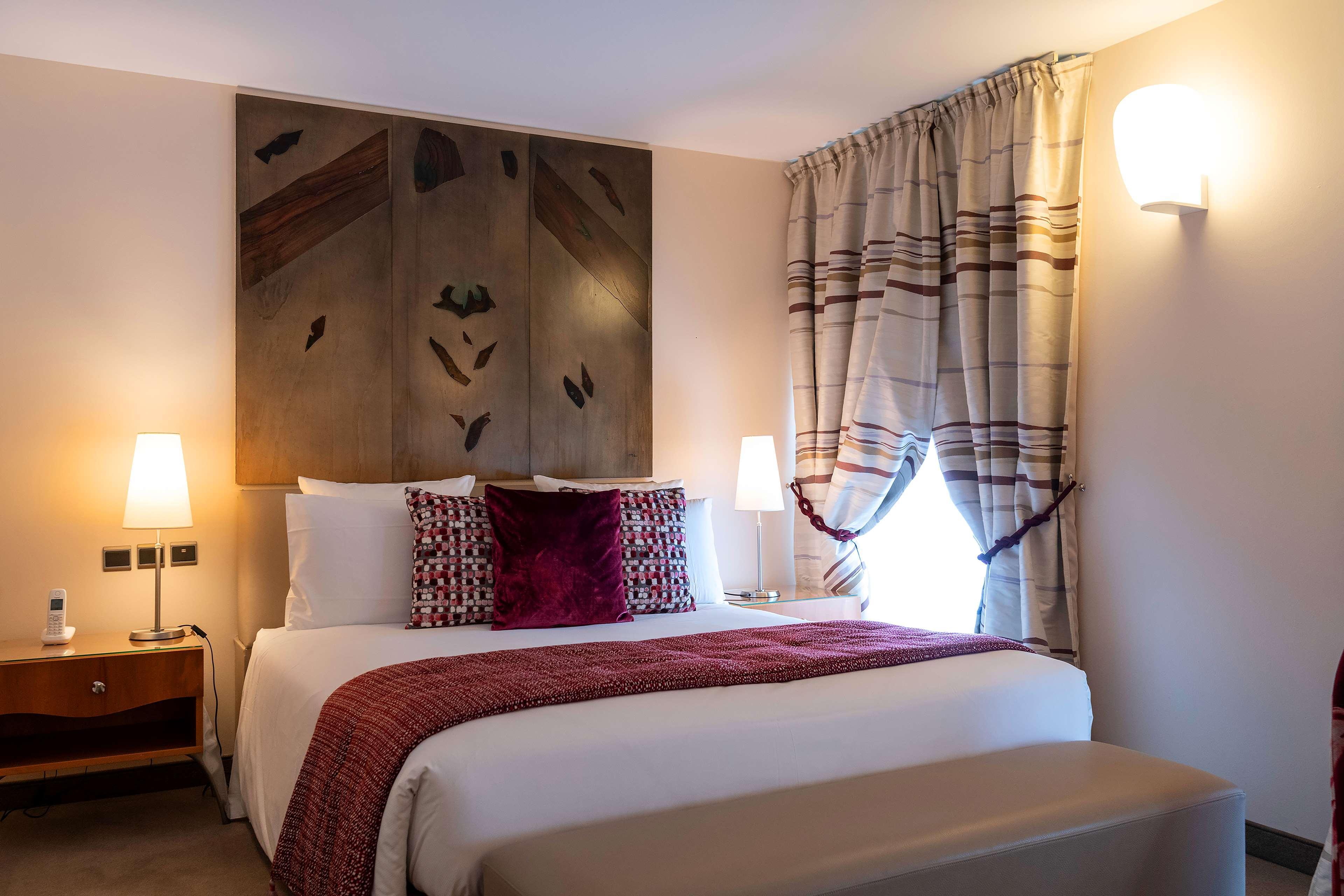 Hotel & Spa Regent Petite France Strasbourg Ngoại thất bức ảnh A bedroom at the hotel