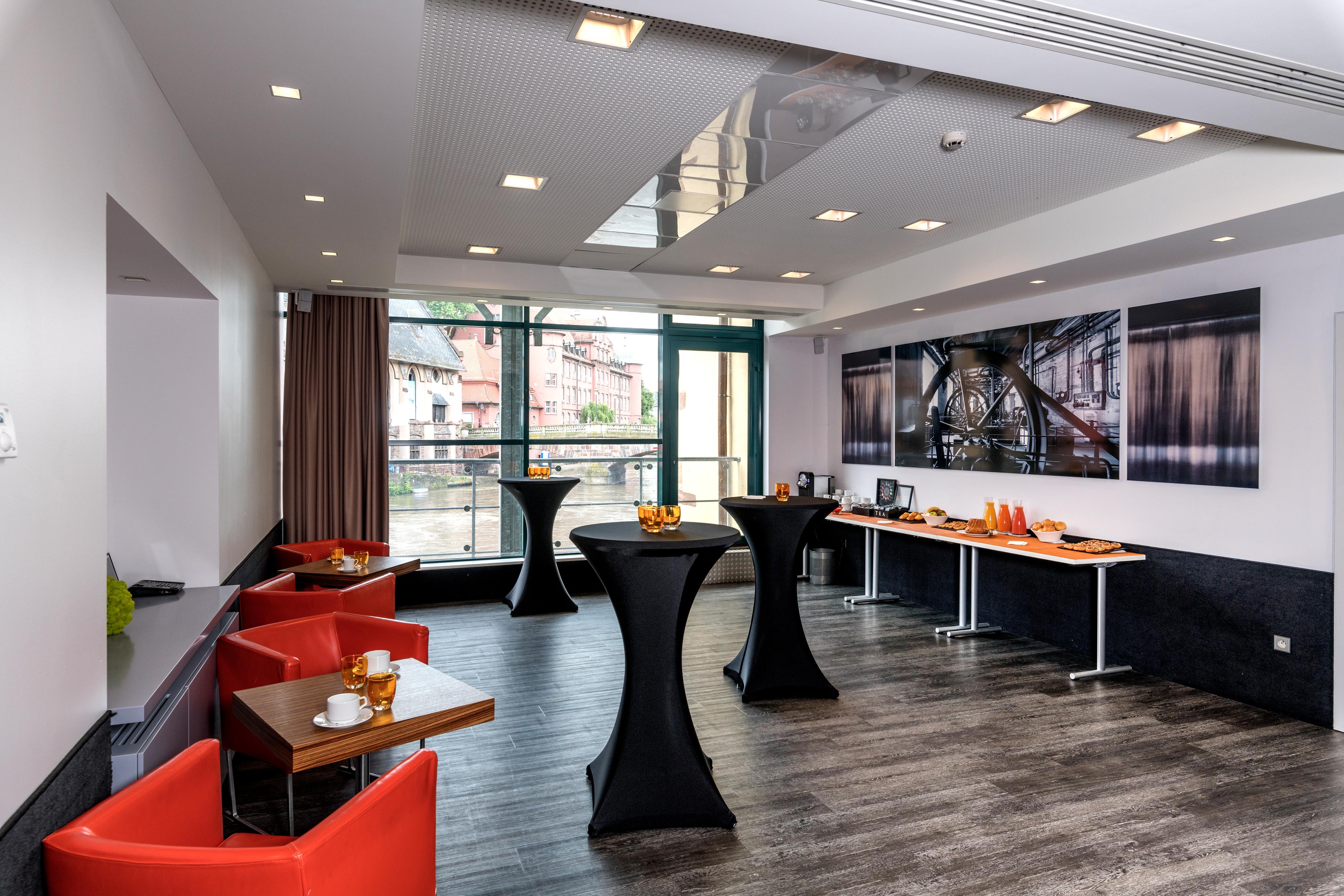 Hotel & Spa Regent Petite France Strasbourg Ngoại thất bức ảnh The lounge at the airport