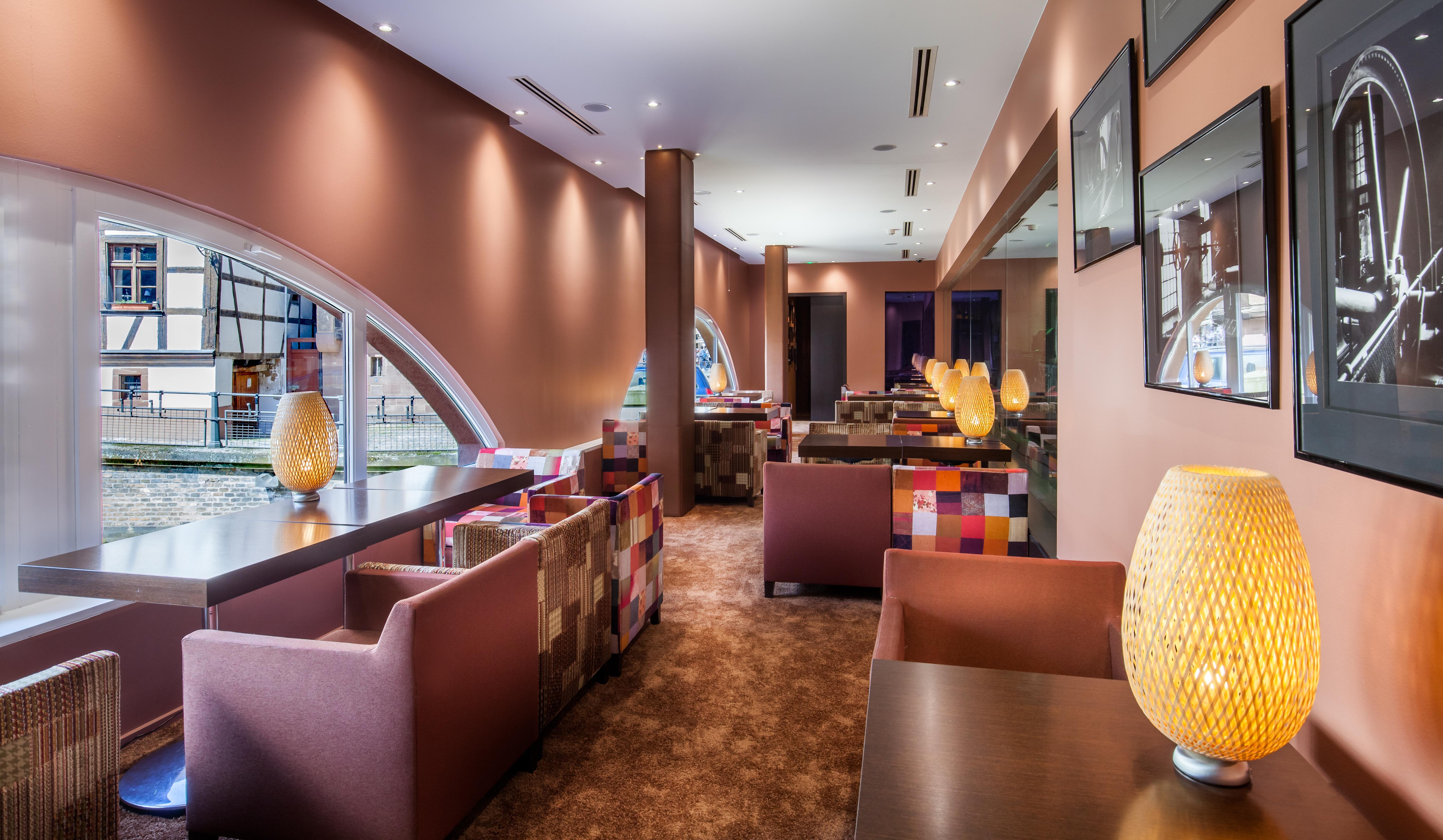 Hotel & Spa Regent Petite France Strasbourg Ngoại thất bức ảnh The lounge at the airport