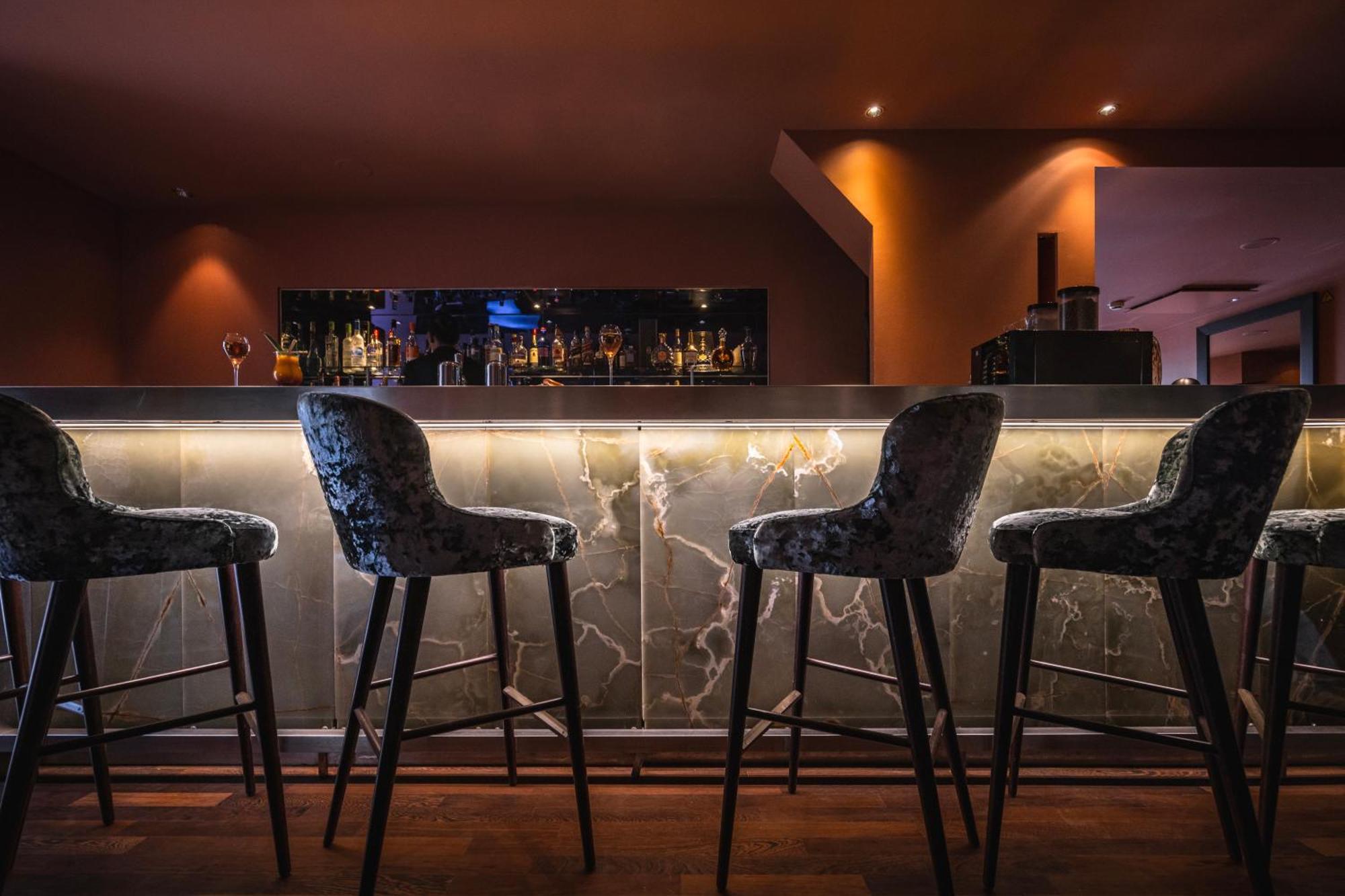 Hotel & Spa Regent Petite France Strasbourg Ngoại thất bức ảnh The bar at the 100 Queen's Gate penthouse