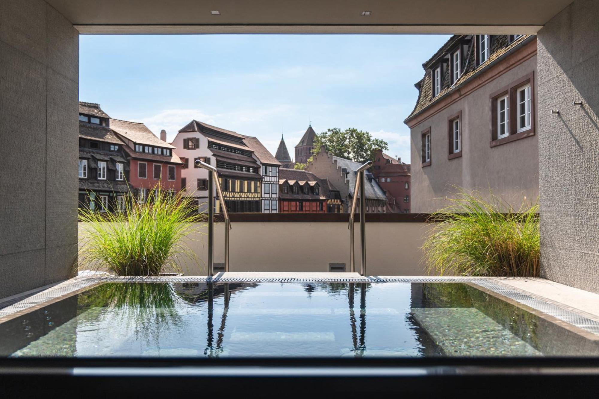 Hotel & Spa Regent Petite France Strasbourg Ngoại thất bức ảnh View from the rooftop terrace