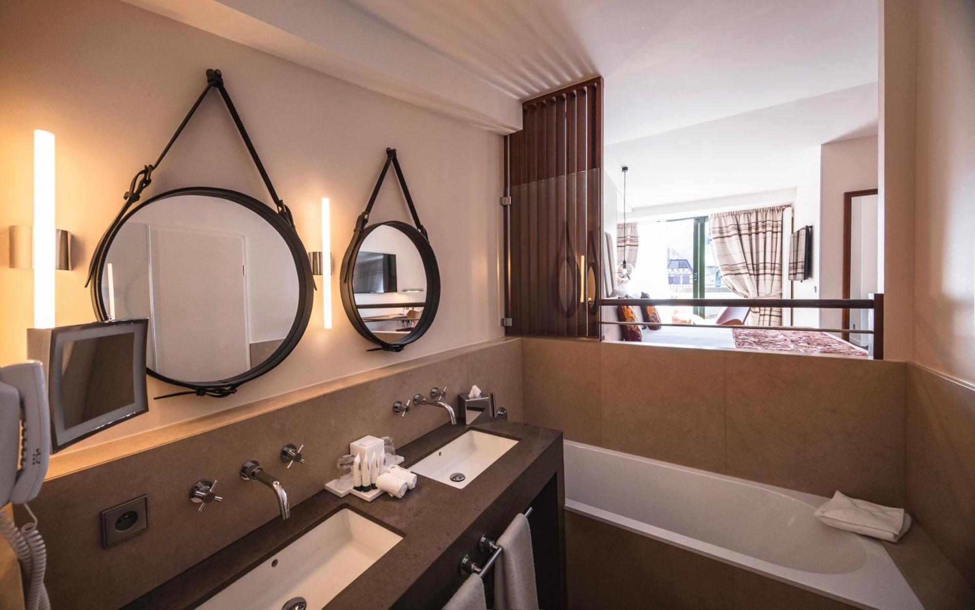 Hotel & Spa Regent Petite France Strasbourg Ngoại thất bức ảnh Bathroom
